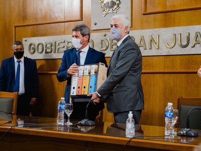 San Juan: Uñac recibió el informe ambiental del proyecto minero Josemaría
