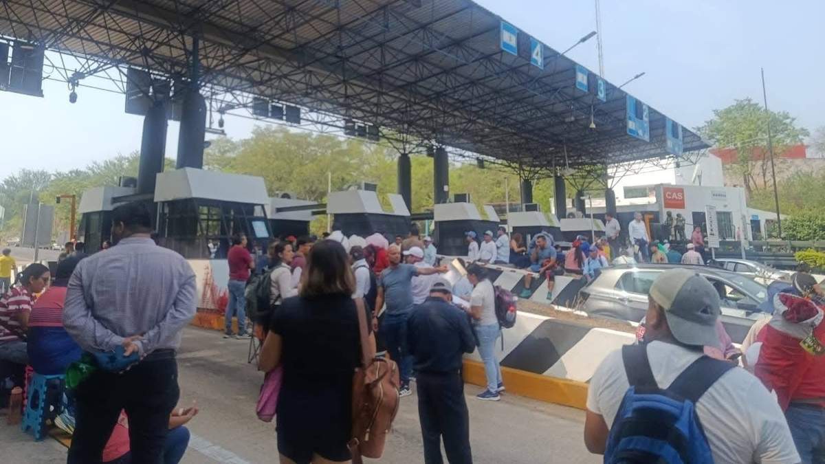 Maestros de la Sección 7 del SNTE tomaron casetas de cobro de dos de las principales carreteras de Chiapas