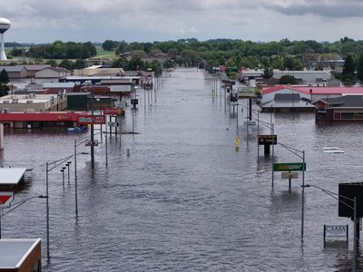 Millones se preparan para más calor en EU mientras reportan inundaciones en la región centro norte