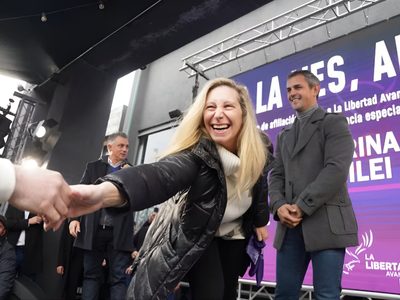 En medio de la interna, un miembro clave de La Libertad Avanza apoyó las listas de las elecciones bonaerenses