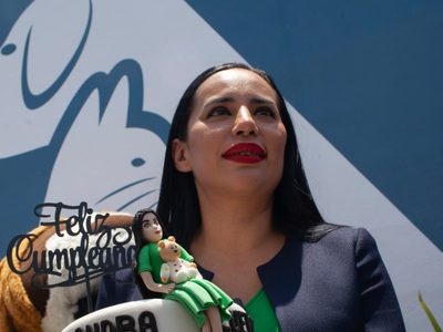 Sandra Cuevas dice que viajó a siete países gracias a que vendía dulces mientras estudiaba