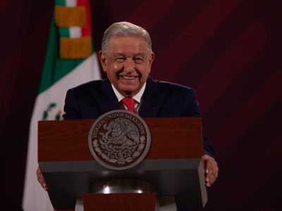 AMLO alista llamada con Elon Musk sobre planta de Tesla en México