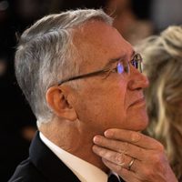 Salinas Pliego mandó espiar a abogado; lo regaña un juez de Londres: Bloomberg