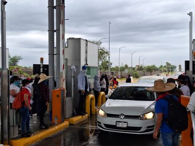 CNTE toma casetas en Morelos durante jornada nacional de movilización