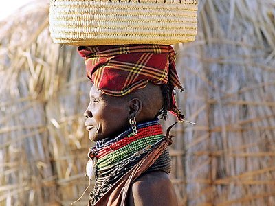 Las mujeres cargan el mundo