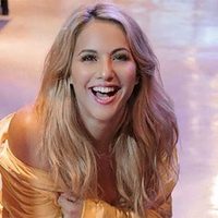 ¡¿Cómo lo hizo?! Flor Vigna estuvo en la playa y jugó con una posición bien atrevida ¿Te animás?