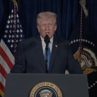 Trump señala política migratoria laxa como la mayor amenaza de seguridad tras tiroteo en Washington