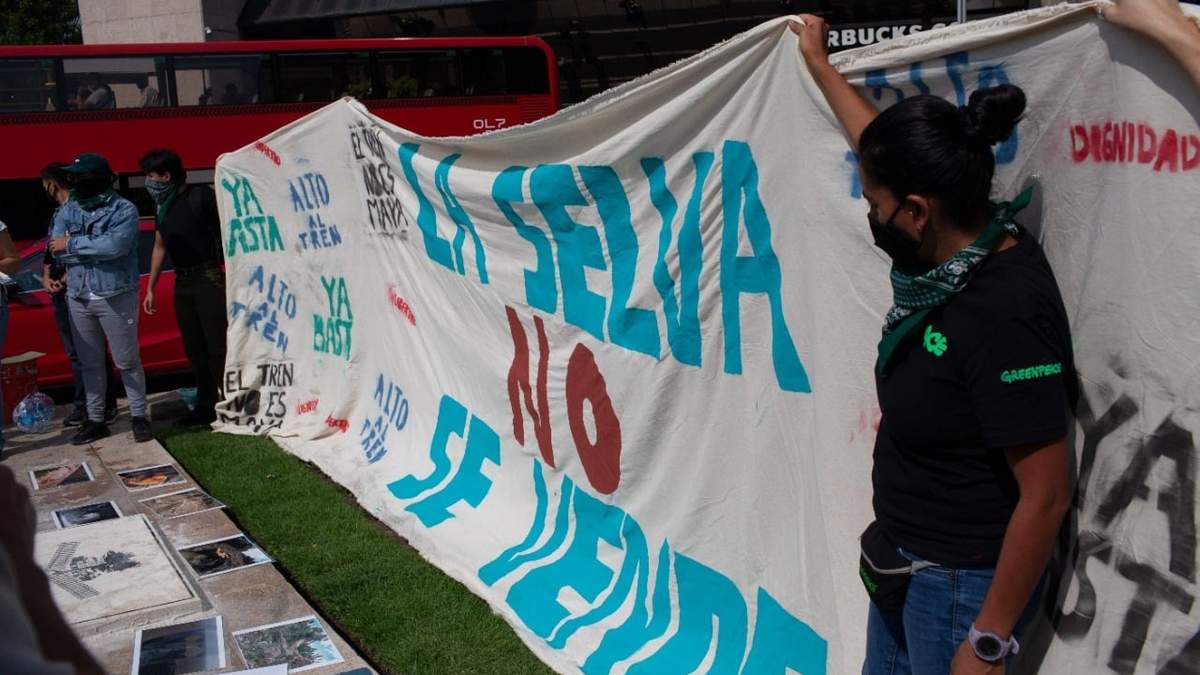 Ambientalistas colocaron un animonumento contra el Tren Maya en Paseo de la Reforma