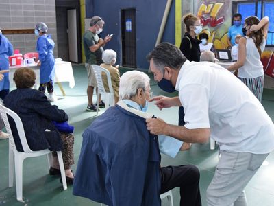 Neuquén ya vacunó a la mitad de la población objetivo contra el coronavirus