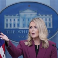 Aranceles de 25 por ciento a México a partir del sábado, confirma la vocera de Trump