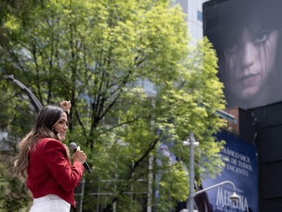 Alessandra Rojo de la Vega encabeza marcha de “La Resistencia” y arremete contra Morena
