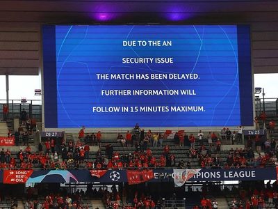 Aficionados se cuelan en el Stade de Francé y retrasan partido de la UEFA Champions League