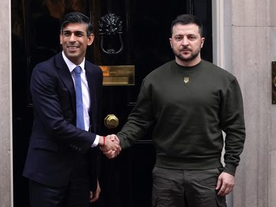 Zelenski pide al Reino Unido "cazas para Ucrania, alas para la libertad"