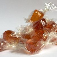 Este invierno no te pueden faltar estos caramelos de miel caseros para la tos: la receta de la abuela fácil y económica