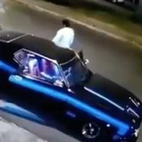 En Coapa, un sujeto arroja a una mujer desde un auto, la arrastra y la sube por la fuerza