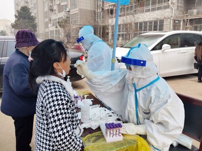 China confinó a una tercera ciudad por un brote de coronavirus: ya son 20 millones los afectados