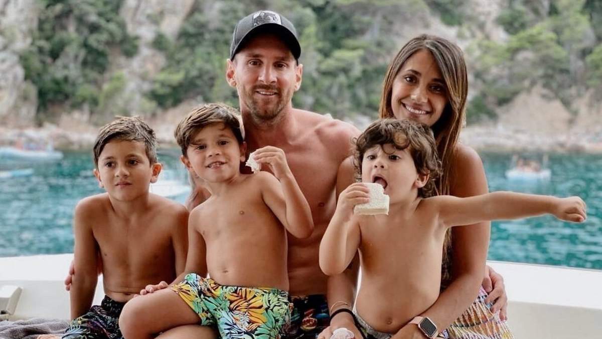 Lionel Messi, Antonella Roccuzzo y sus hijos. Fuente: (Instagram)