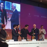 Justicia para periodistas asesinados: Helguera al recibir en la FIL el premio 'La Catrina”