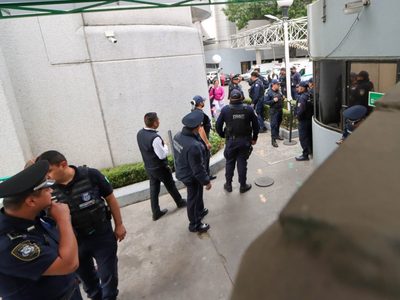 Trabajadores de hospital del IMSS se drogan, los descubren y arman trifulca; hay un herido de bala