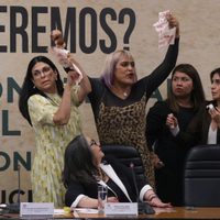 A gritos, la diputada María Clemente interrumpe foros y reclama a la ministra Norma Piña (Video)