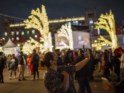 Pese a avance de Ómicron, AMLO insta a familias a reunirse en fiestas decembrinas “con cuidado”