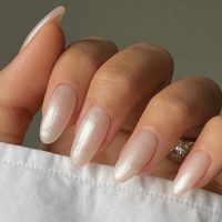 Efecto perla en las uñas: la tendencia que ilumina tus manos y te saca años de encima