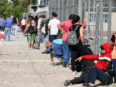 Denuncian largas colas para hisoparse por coronavirus en el Ruca Che