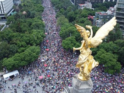 Arranca la 46 Marcha por el Orgullo LGBTTTIQ+ (Video)