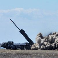 Estados Unidos anuncia que enviará sistemas multicohete a Ucrania para golpear "objetivos clave"