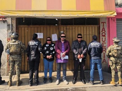 Detienen a seis personas y aseguran múltiples dosis de droga, tras cateos en el Estado de México