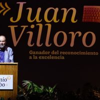“En México matan a quienes buscan la verdad”, dice Villoro al recibir Premio Gabo a la Excelencia