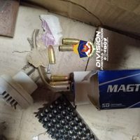 Secuestro de drogas, armas y balas de gran destrucción en un desarmadero de Plottier