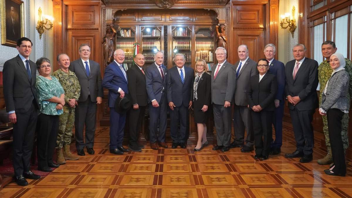 El presidente Andrés Manuel López Obrador recibe en Palacio Nacional a senadores y congresistas de EU