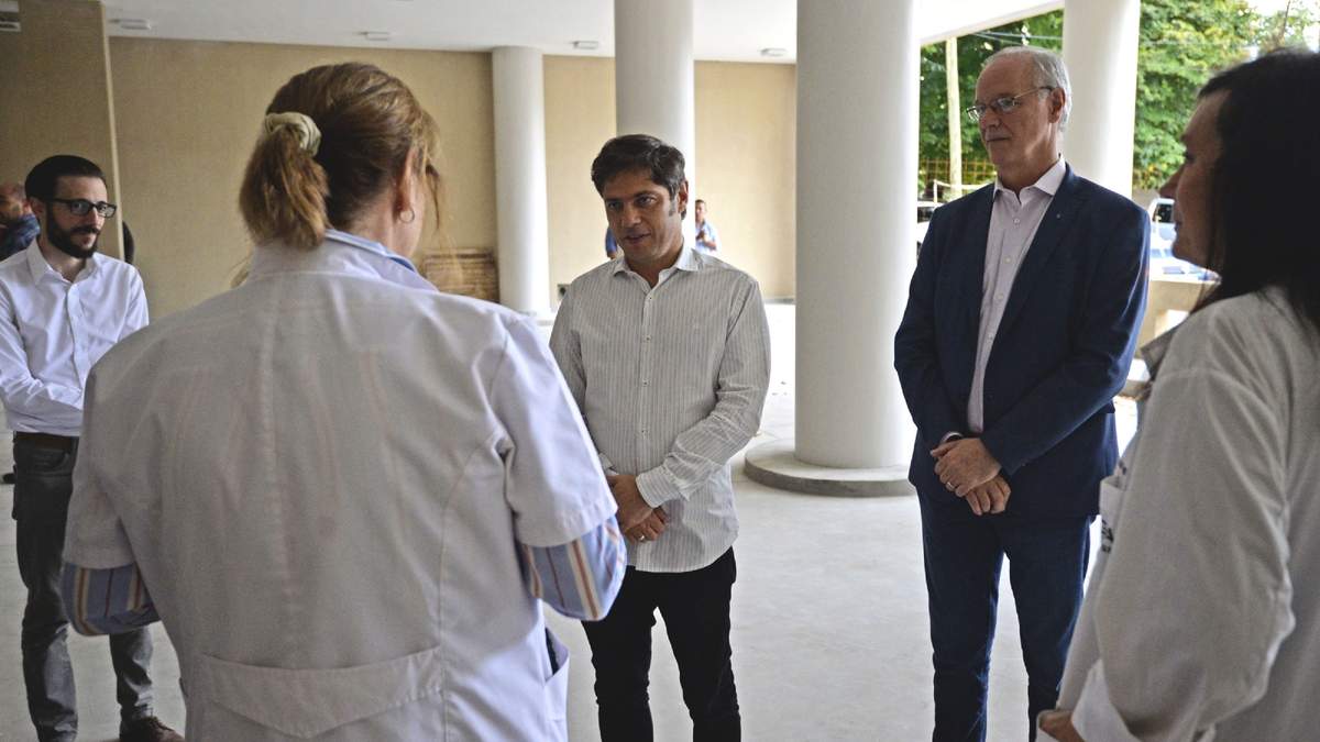 Axel Kicillof y Daniel Gollán en el Hospital Rossi de La Plata. Foto: (Twitter)