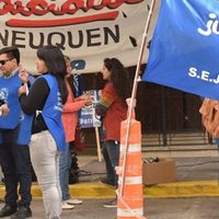 Empleados judiciales profundizan la protesta ante el anuncio de descuentos en sueldos