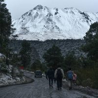 Sancionarán a excursionistas que subieron al Nevado de Toluca en vehículos todo terreno