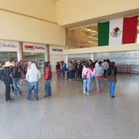 Normalistas en Oaxaca retienen camiones y bloquean centros comerciales para exigir plazas de maestros