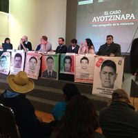 Presentan la Plataforma Ayotzinapa, un acto de 'solidaridad con las víctimas, familias y la sociedad"