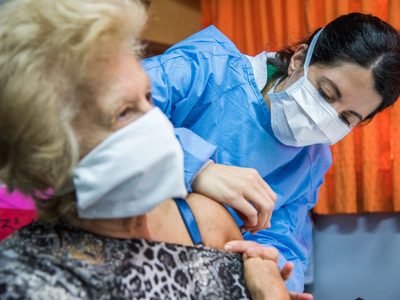 La titular del PAMI dio detalles sobre la vacunación contra el coronavirus en mayores