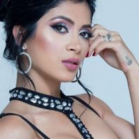 "¡Frente al espejo y no lleva...!" Kimberly Flores enloquece todo Instagram con esta postal