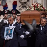 La clase política italiana rinde homenaje a Berlusconi un año después de su muerte