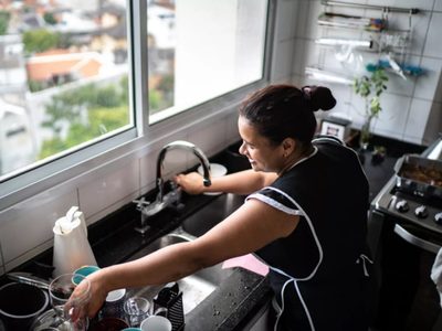 El Gobierno hizo oficial el aumento para empleadas domésticas