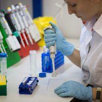 Trabajo conjunto: AstraZeneca y Rusia investigarán una combinación de sus vacunas