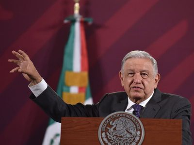 Revela AMLO que le propusieron reservar por “seguridad nacional” libros de texto gratuitos de la SEP