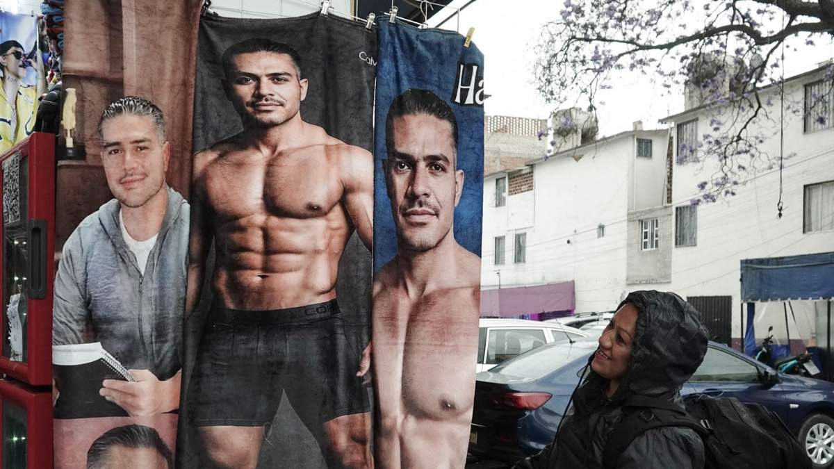 Venta de cobijas en CDMX con la imagen de García Harfuch