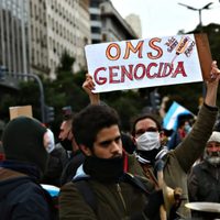 Volvieron los "anticuarentena": pequeños grupos se manifiestan en el Obelisco y en Tigre