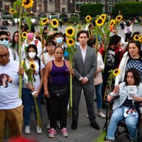 Marchan contra la militarización del Metro y por las víctimas del choque en la Línea 3