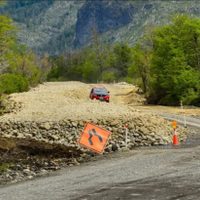 Construyen terraplenes y alcantarillas como parte de las obras en la Ruta Provincial 60