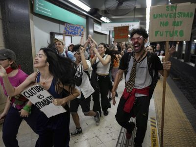 Milei blinda su veto a la financiación universitaria y concreta golpe a la educación pública