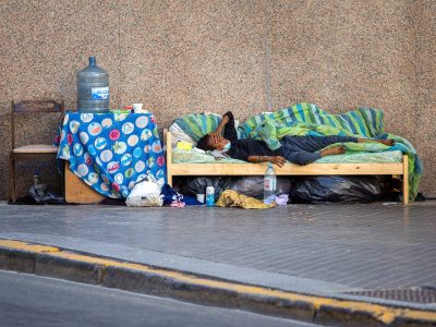 Durante la gestión de Milei, la pobreza alcanzó un 50,5 %